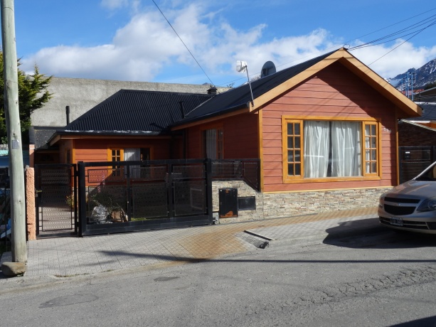 Monseñor Fagnano 570, Centro, Tierra del Fuego 9410, 3 Habitaciones Habitaciones, ,2 BathroomsBathrooms,Casa,En Venta,1180